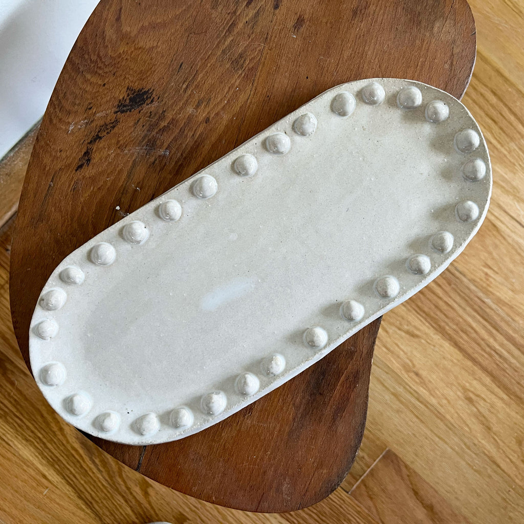 Bump Rim PIll-Shaped Tray - White