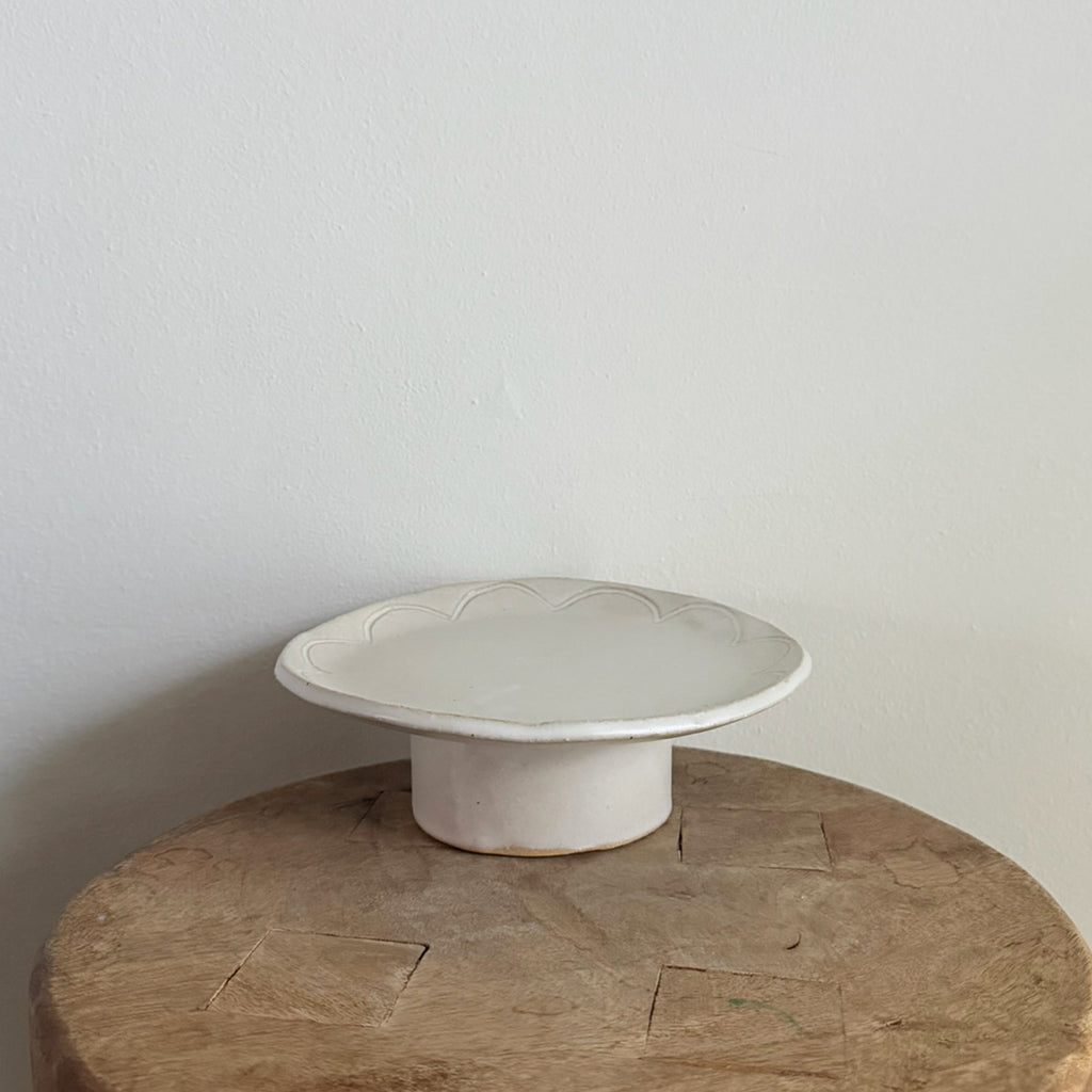 Scallop Detail Pedestal Plate
