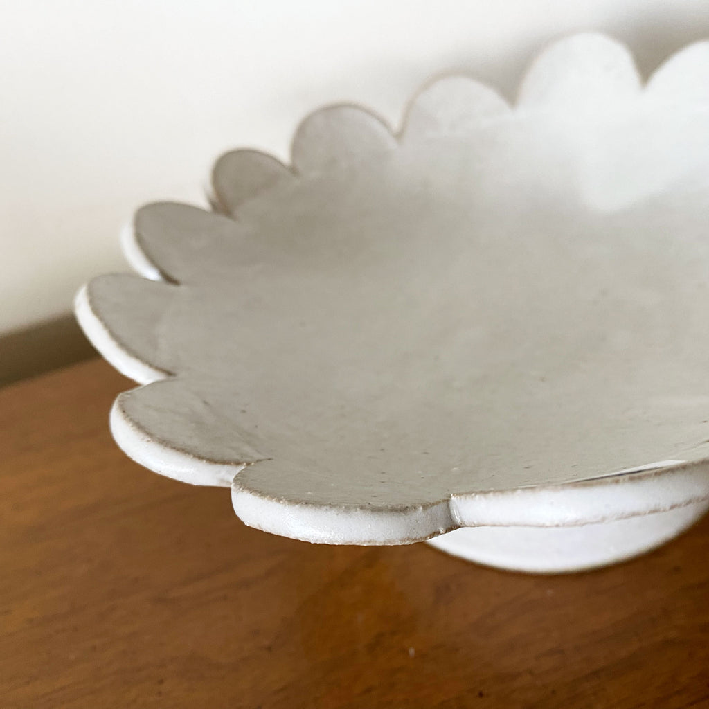 Scalloped Pedestal Plate - Grey