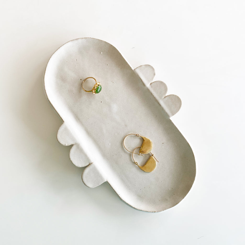 Pill Tray with Scallops - White