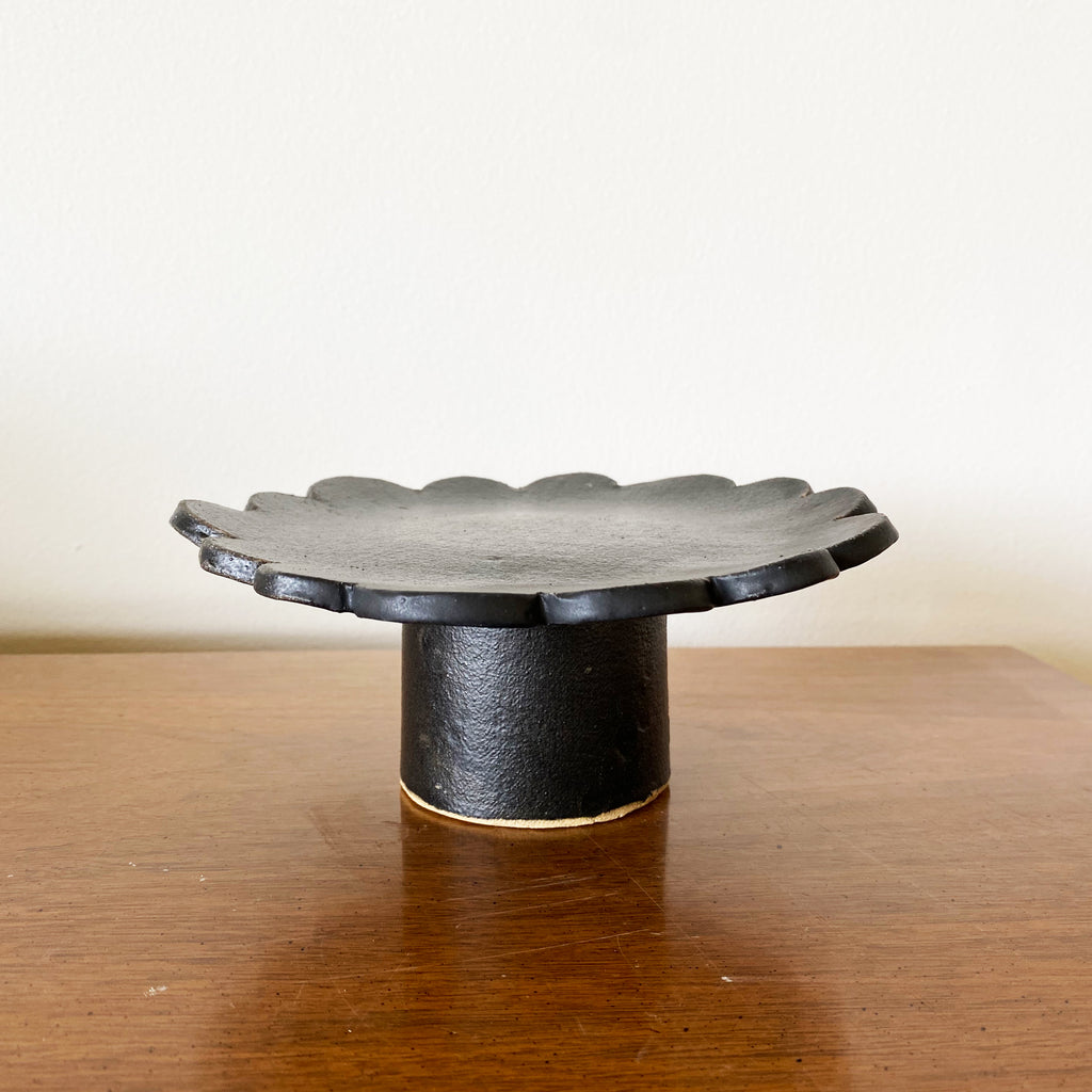 Scalloped Pedestal Plate - Black