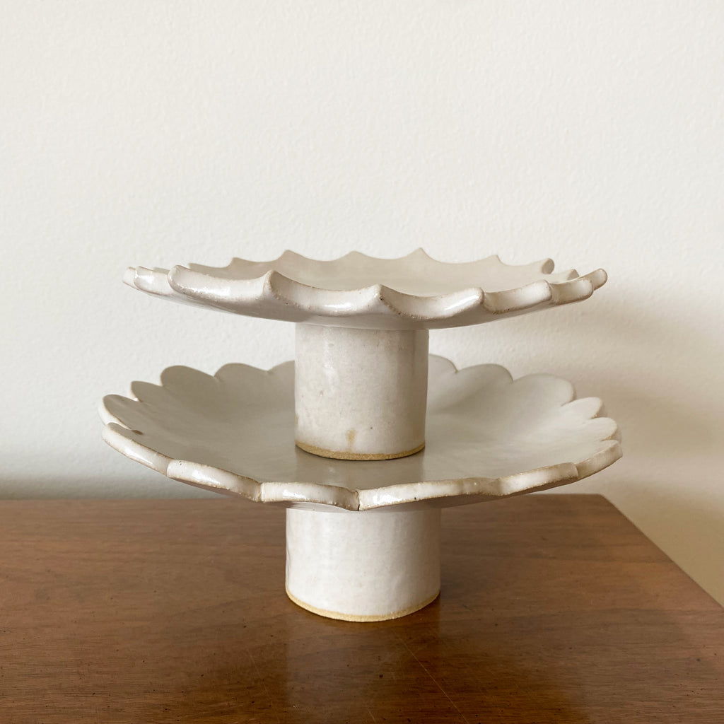 Webbed Pedestal Plate - White